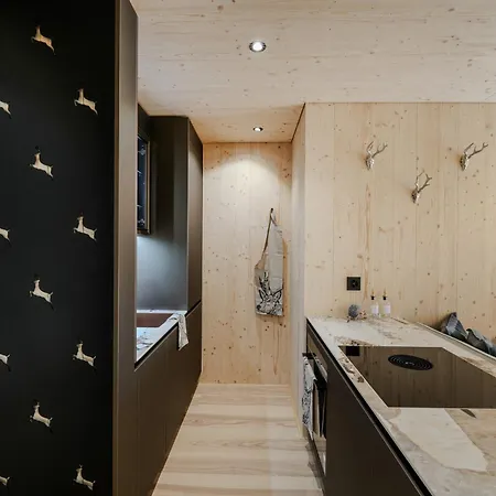 Appartamaint Tscherv By Vacations, Exklusive Im Zentrum Mit Blick Auf Den Untersee Und Berge Inkl Parkplatz * Arosa