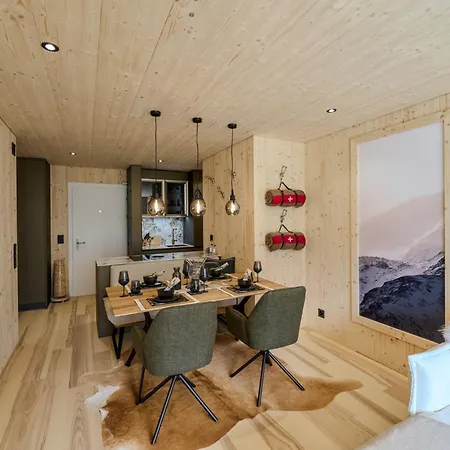 Appartamaint Tscherv By Vacations, Exklusive Im Zentrum Mit Blick Auf Den Untersee Und Berge Inkl Parkplatz Apartment Arosa
