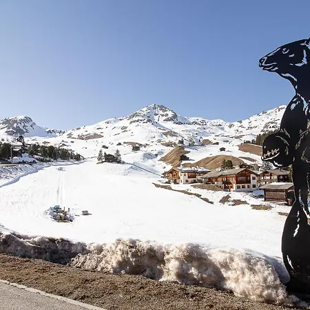 Appartamaint Tscherv By Vacations, Exklusive Im Zentrum Mit Blick Auf Den Untersee Und Berge Inkl Parkplatz Arosa